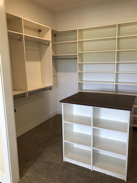 Custom Closet Company .